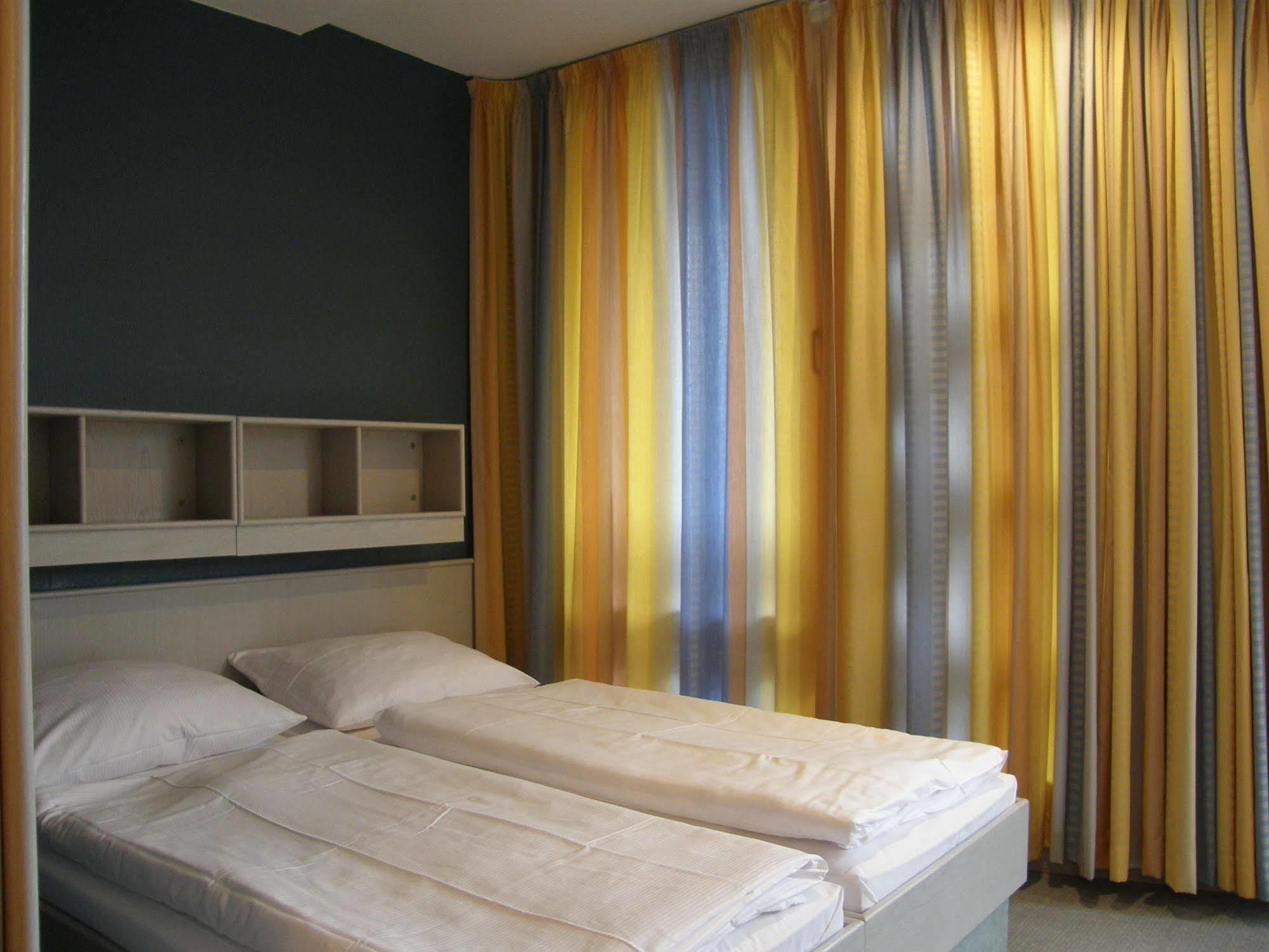 Jugendgaestehaus St.-Michaels-Heim Βερολίνο Εξωτερικό φωτογραφία